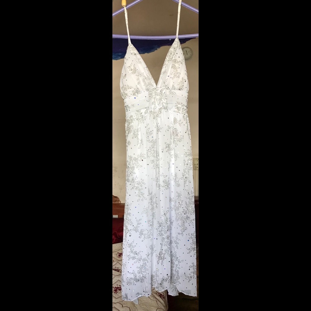 Dress - Picture 4 of 9